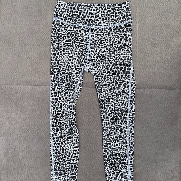 Outdoor Voices - TechSweat™ Flex 7/8 Legging - Snow Leopard Print - Picture 6 of 7